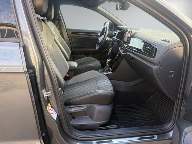 T-Roc 1.5 TSI DSG R-LINE AHK+RFK+NAVI.+IQ.LIGHT+