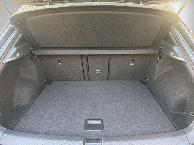 T-Roc 1.5 TSI DSG R-LINE AHK+RFK+NAVI.+IQ.LIGHT+