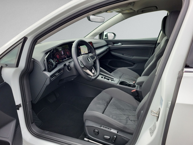 Golf VIII 2.0 TSI DSG STYLE IQ.LIGHT+NAVI+HEAD-U