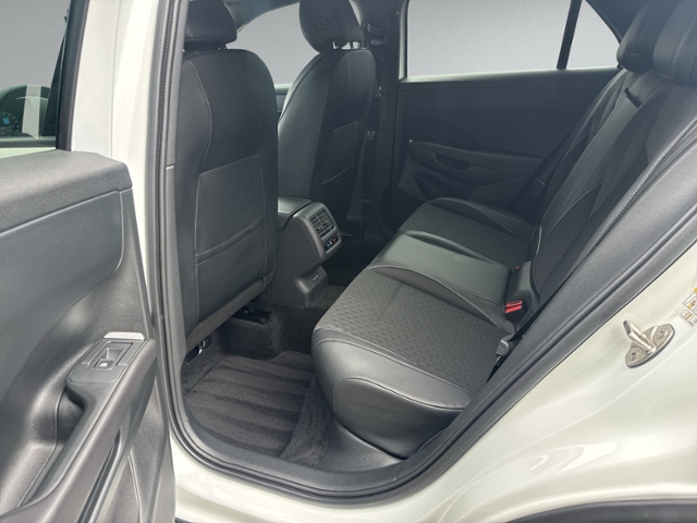 T-Roc 1.5 eTSI DSG R-LINE IQ.LIGHT+HEAD-UP+eHECK
