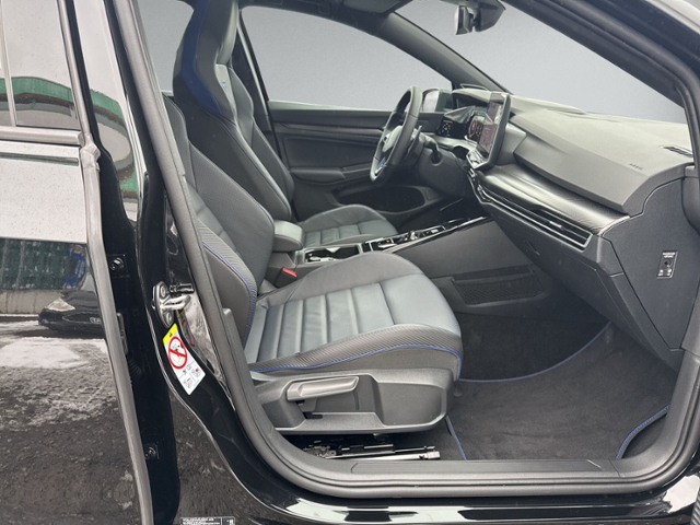 Golf VIII 2.0 TSI DSG R BLACK EDITION +PANO+360°