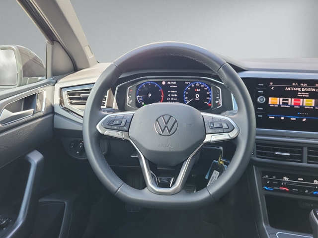 Polo 1.0 TSI DSG R-LINE RFK+IQ.LIGHT+ACC+5J-GARA