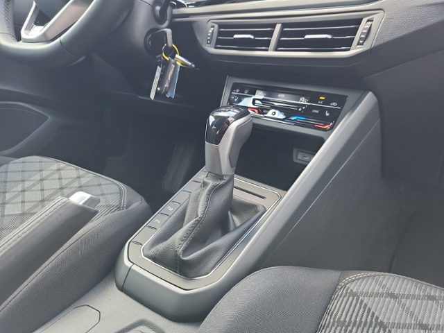 Polo 1.0 TSI DSG R-LINE RFK+IQ.LIGHT+ACC+5J-GARA