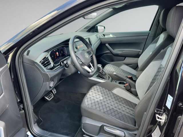 Polo 1.0 TSI DSG R-LINE RFK+IQ.LIGHT+ACC+5J-GARA