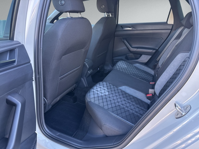 Polo 1.0 TSI DSG R-LINE RFK+IQ.LIGHT+ACC+5J-GARA