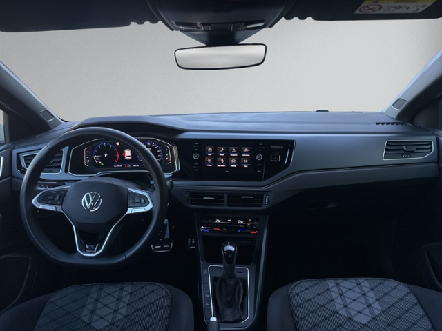 Polo 1.0 TSI DSG R-LINE RFK+IQ.LIGHT+ACC+5J-GARA