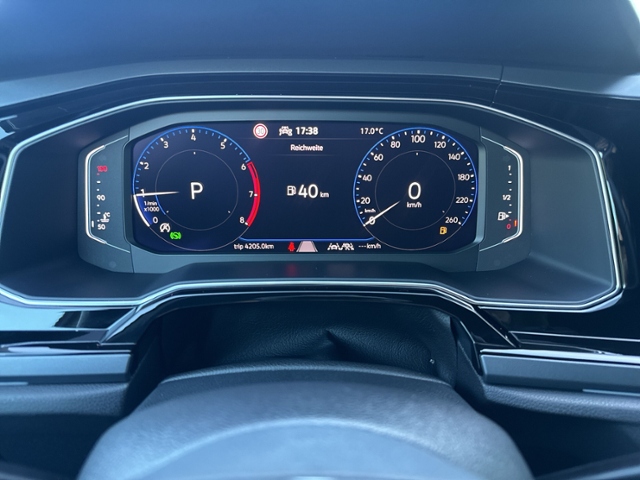 Polo 1.0 TSI DSG R-LINE RFK+IQ.LIGHT+ACC+5J-GARA