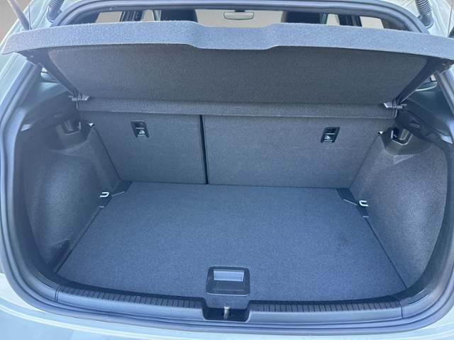 Polo 1.0 TSI DSG R-LINE RFK+IQ.LIGHT+ACC+5J-GARA