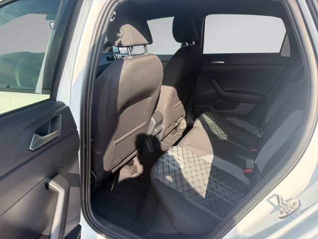 Polo 1.0 TSI DSG R-LINE RFK+IQ.LIGHT+ACC+5J-GARA