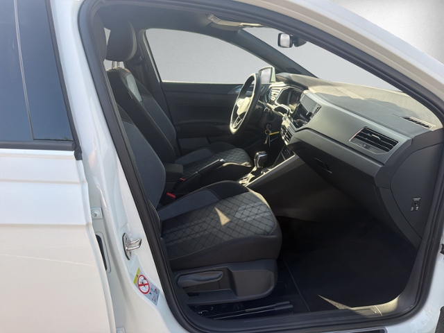 Polo 1.0 TSI DSG R-LINE RFK+IQ.LIGHT+ACC+5J-GARA