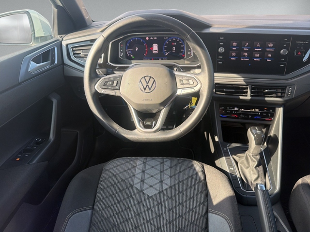 Polo 1.0 TSI DSG R-LINE RFK+IQ.LIGHT+ACC+5J-GARA