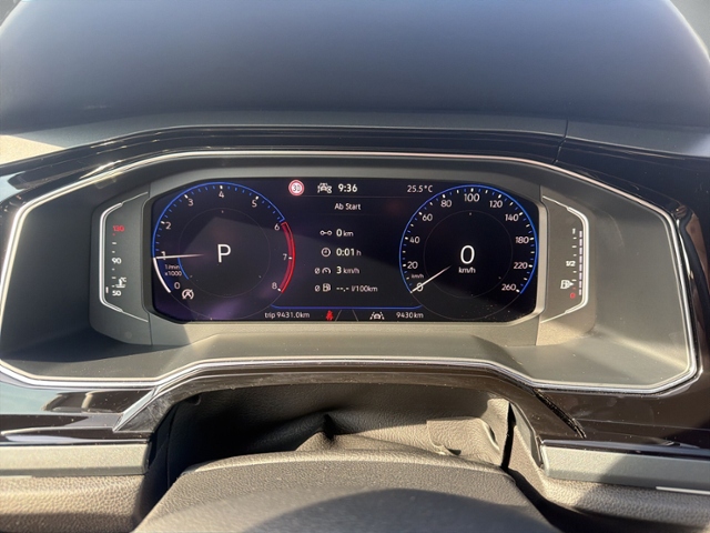 Polo 1.0 TSI DSG R-LINE RFK+IQ.LIGHT+ACC+5J-GARA