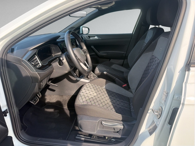Polo 1.0 TSI DSG R-LINE RFK+IQ.LIGHT+ACC+5J-GARA