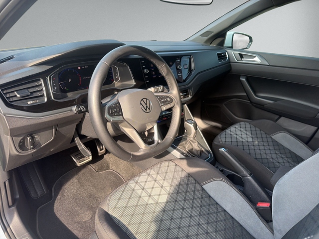 Polo 1.0 TSI DSG R-LINE RFK+IQ.LIGHT+ACC+5J-GARA